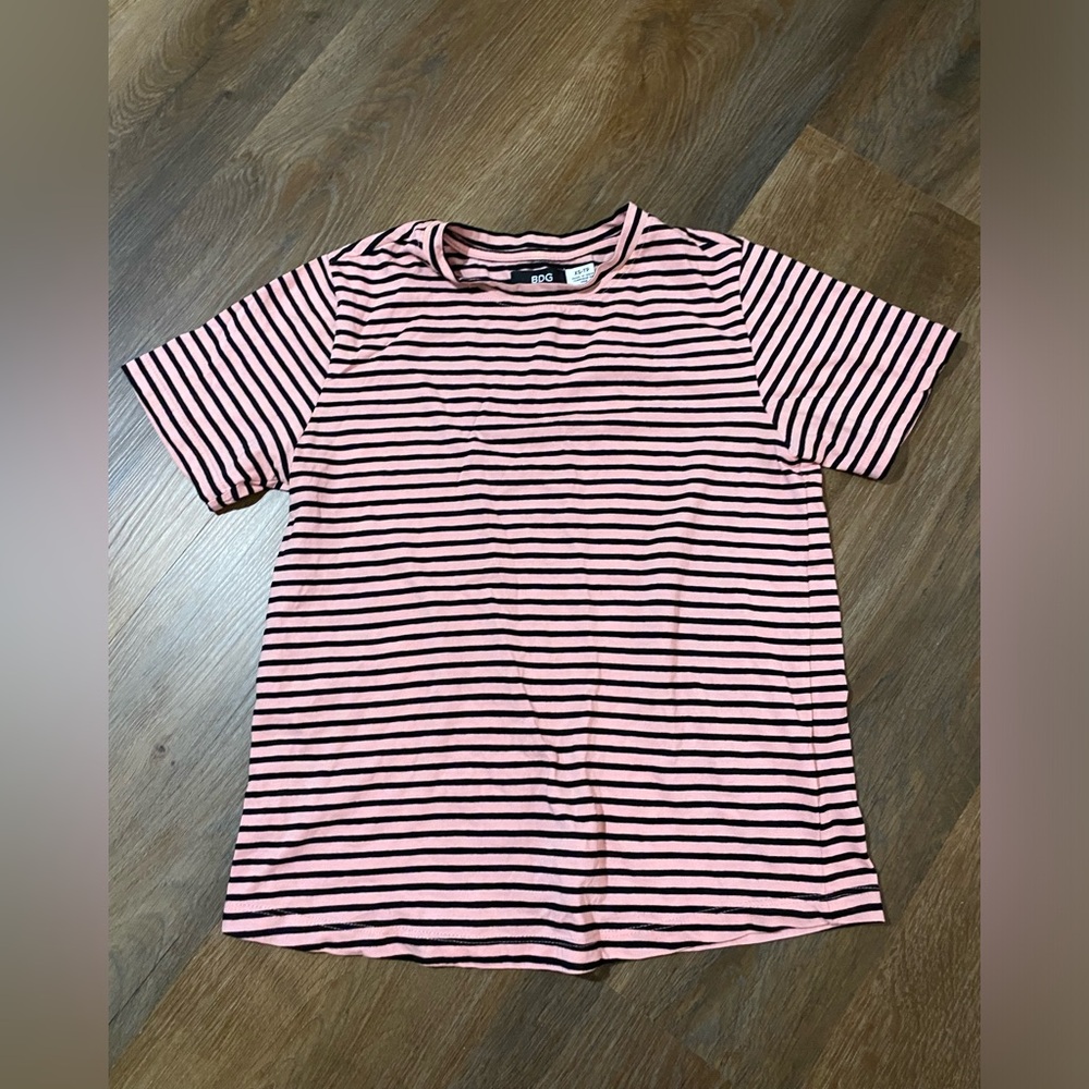 BDG - PINK/BLACK STRIPED SHORT SLEEVE TEE - SIZE XS